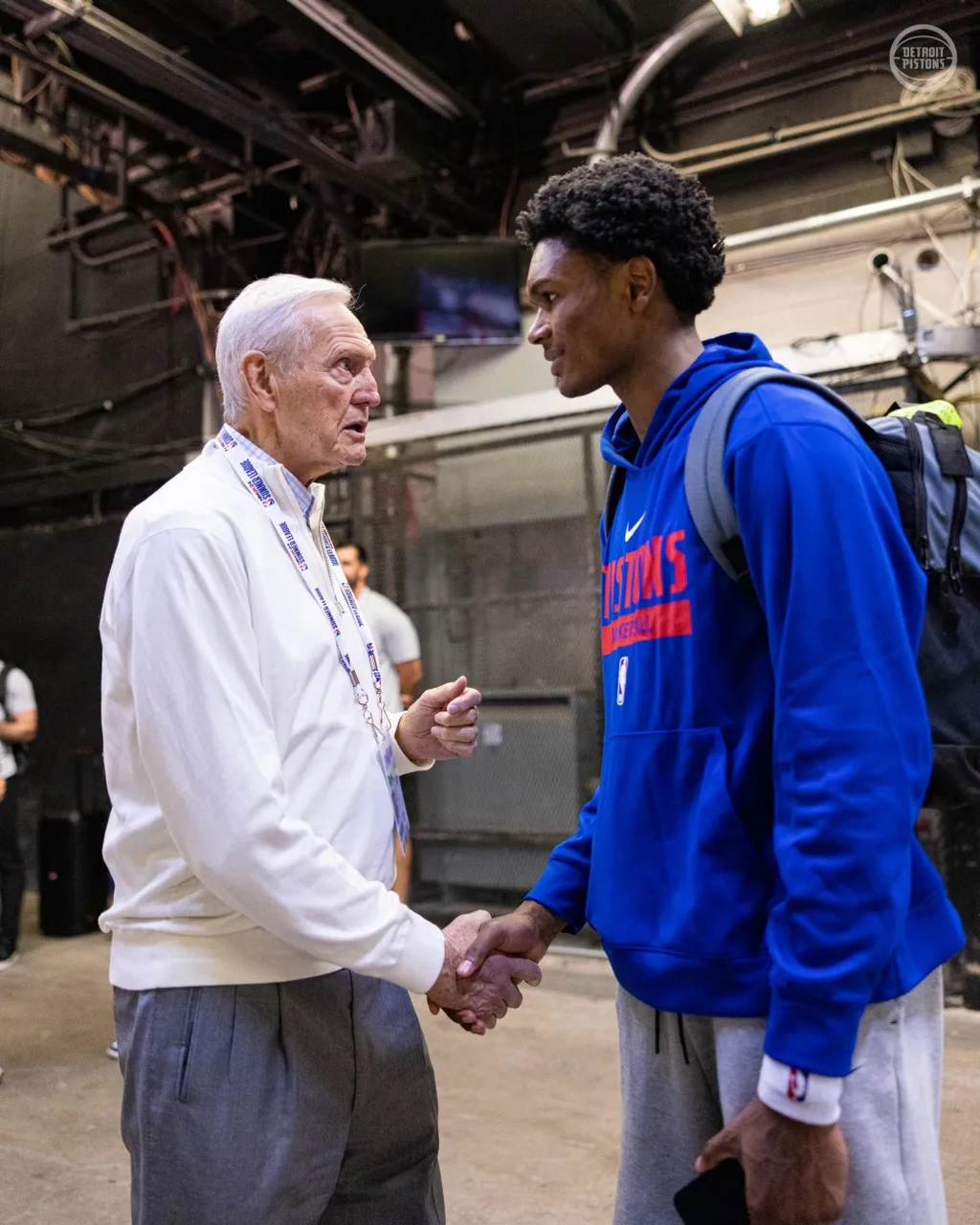 量缩价弱 量缩价弱